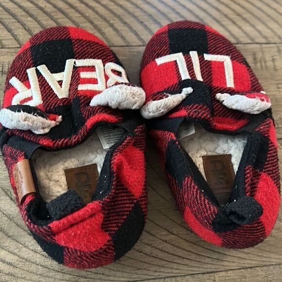 Lil Bear 🐻 Nonslip Warm Cozy DearFoam Slippers for your wee one ☝️ like new - Picture 12 of 16
